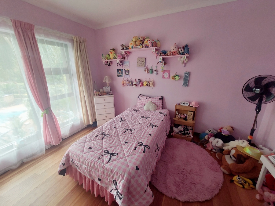 5 Bedroom Property for Sale in Denver Park Western Cape